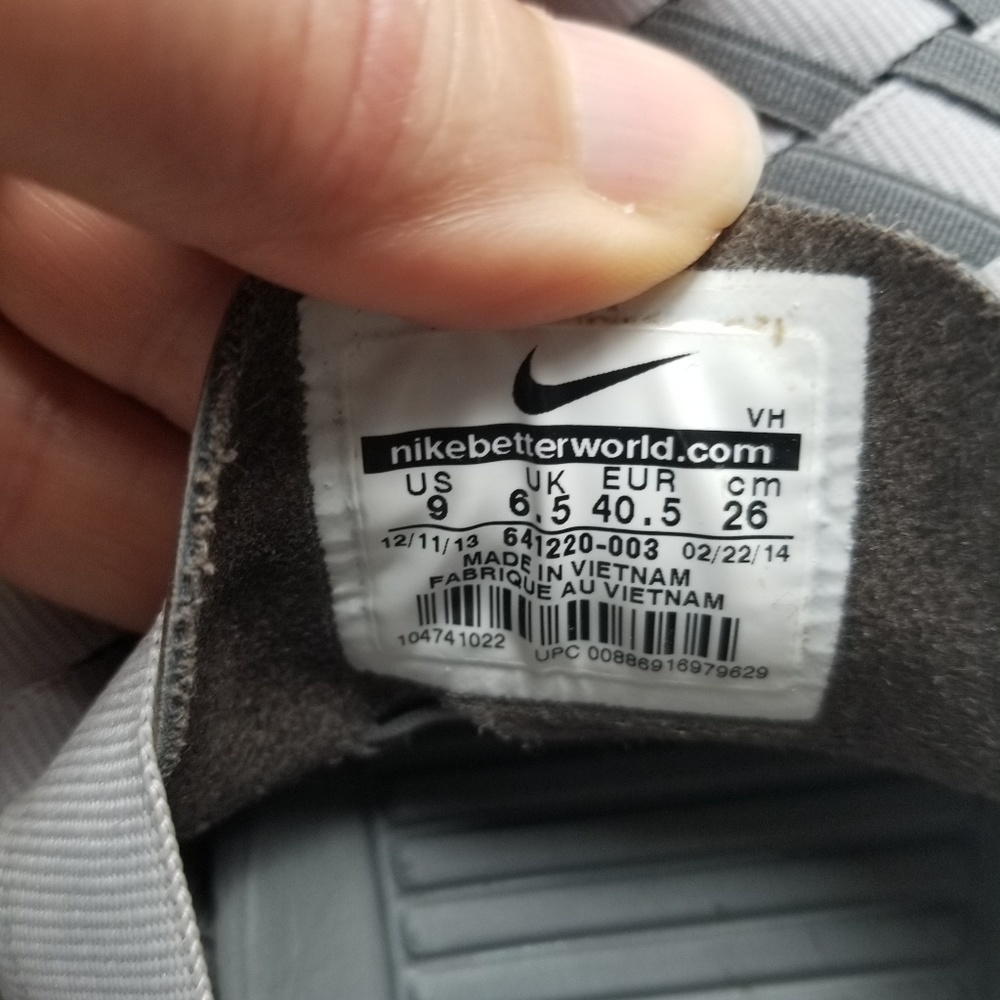 Nike Roshe Run woen shoe. Used. Good condition. - Picture 4 of 6